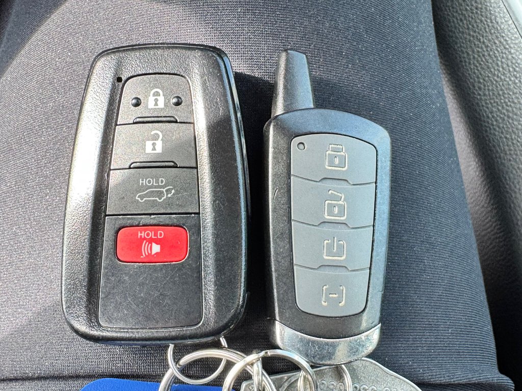 Toyota RAV4 XLE AWD / PEA 22-03-26=100KM / SUPER DEAL / 2021 à Thetford Mines, Québec - 57 - w1024h768px
