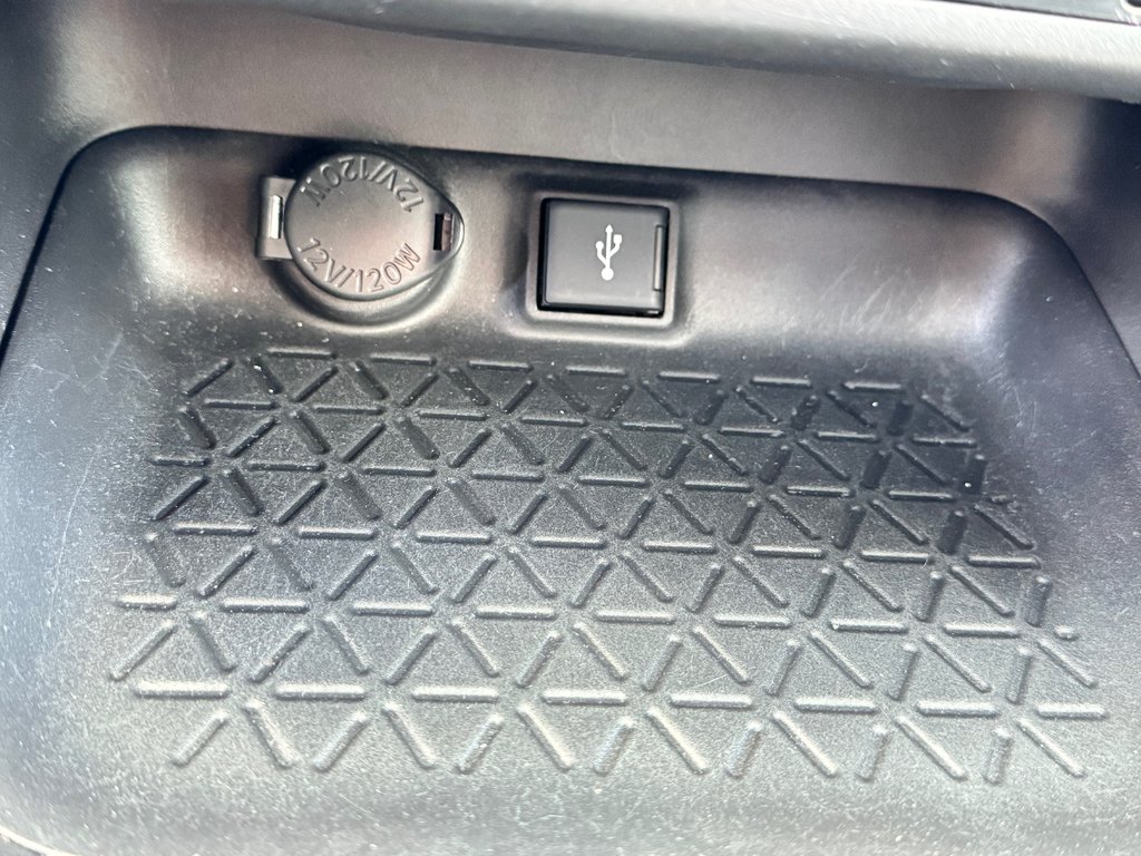 Toyota RAV4 XLE AWD / PEA 22-03-26=100KM / SUPER DEAL / 2021 à Thetford Mines, Québec - 48 - w1024h768px