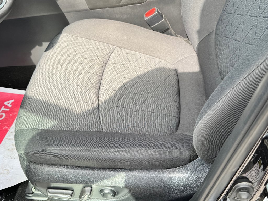 Toyota RAV4 XLE AWD / PEA 22-03-26=100KM / SUPER DEAL / 2021 à Thetford Mines, Québec - 35 - w1024h768px