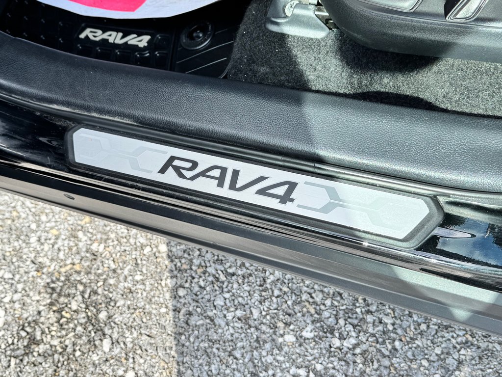 Toyota RAV4 XLE AWD / PEA 22-03-26=100KM / SUPER DEAL / 2021 à Thetford Mines, Québec - 33 - w1024h768px