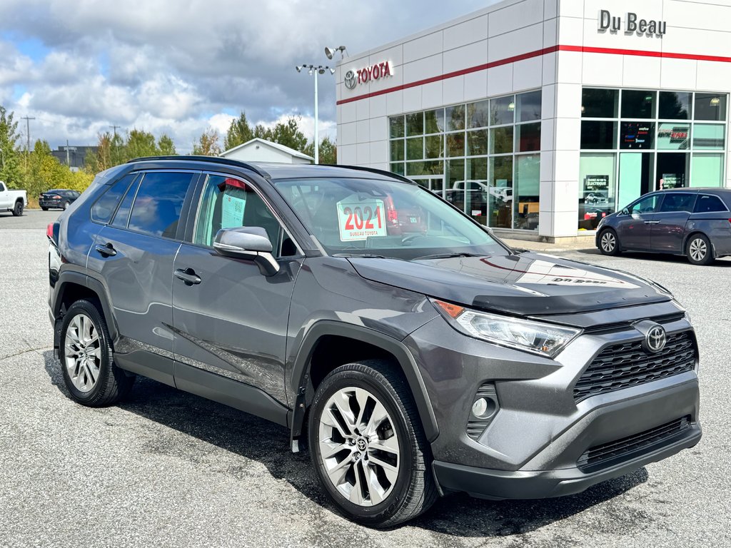 Toyota RAV4 XLE PREMIUM / PEA 02-09-26=100KM / DEAL DE FEU / 2021 à Thetford Mines, Québec - 4 - w1024h768px