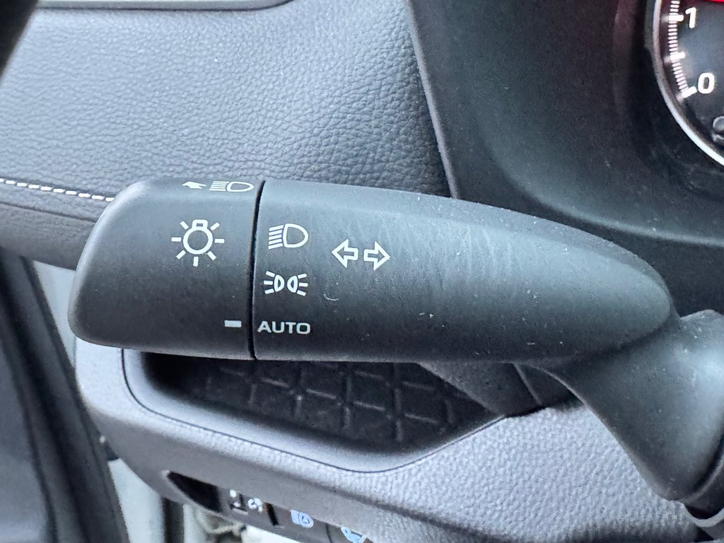 2021 Toyota RAV4 LE FWD / GARANTIE FULL 28-10-26=100KM WOW ! / in Thetford Mines, Quebec - 35 - w1024h768px