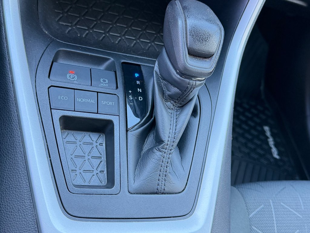 2021 Toyota RAV4 LE FWD / GARANTIE FULL 28-10-26=100KM WOW ! / in Thetford Mines, Quebec - 44 - w1024h768px