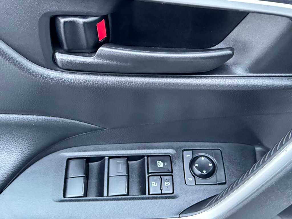 2021 Toyota RAV4 LE FWD / GARANTIE FULL 28-10-26=100KM WOW ! / in Thetford Mines, Quebec - 27 - w1024h768px