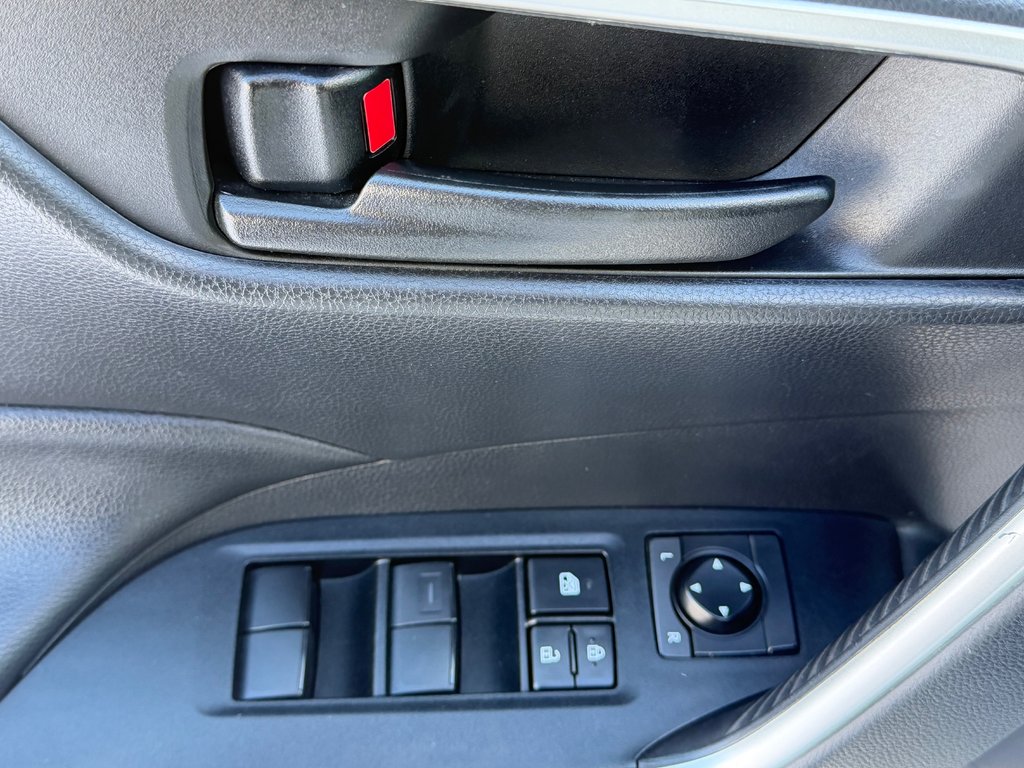 2021 Toyota RAV4 LE FWD / GARANTIE FULL 28-10-26=100KM WOW ! / in Thetford Mines, Quebec - 29 - w1024h768px