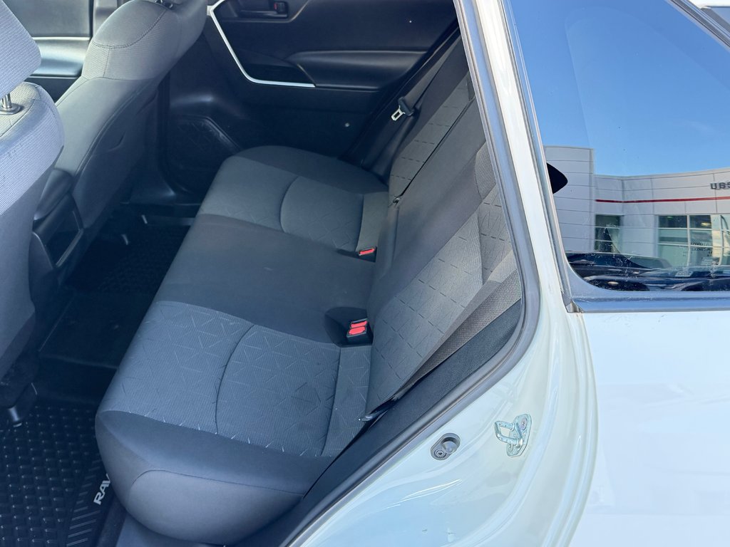 2021 Toyota RAV4 LE FWD / GARANTIE FULL 28-10-26=100KM WOW ! / in Thetford Mines, Quebec - 51 - w1024h768px