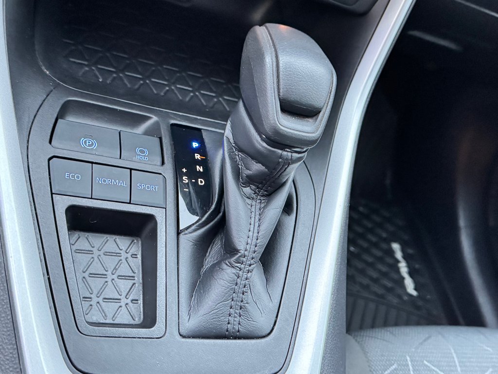 2021 Toyota RAV4 LE FWD / GARANTIE FULL 28-10-26=100KM WOW ! / in Thetford Mines, Quebec - 44 - w1024h768px
