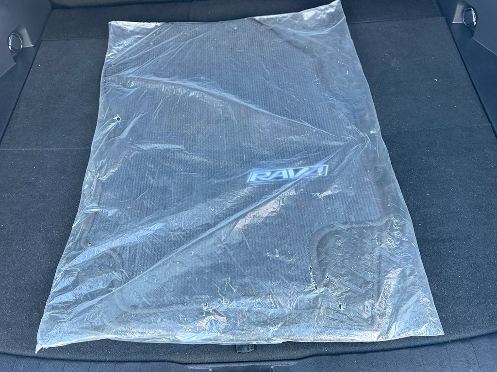 2021 Toyota RAV4 LE FWD / GARANTIE FULL 28-10-26=100KM WOW ! / in Thetford Mines, Quebec - 55 - w1024h768px