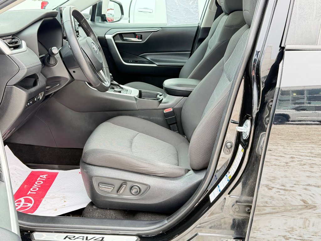 2021 Toyota RAV4 HYBRIDE XLE AWD / ULTRA ÉCONOMIQUE / AUBAINE / in Thetford Mines, Quebec - 33 - w1024h768px