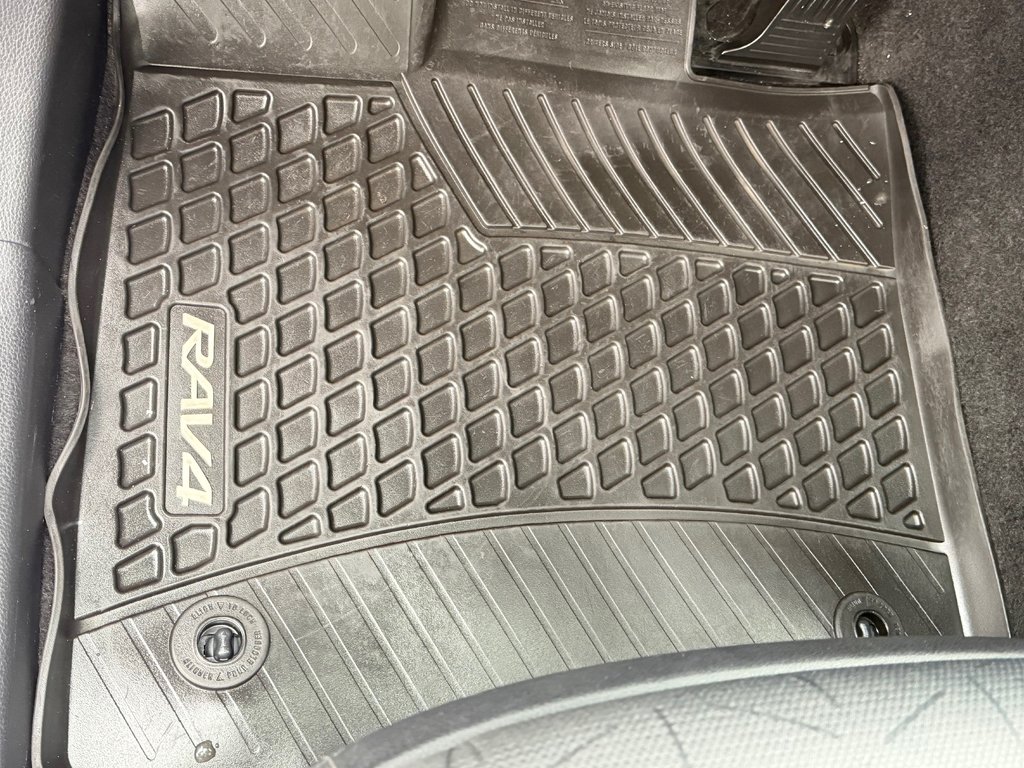 2021 Toyota RAV4 HYBRIDE XLE AWD / ULTRA ÉCONOMIQUE / AUBAINE / in Thetford Mines, Quebec - 39 - w1024h768px