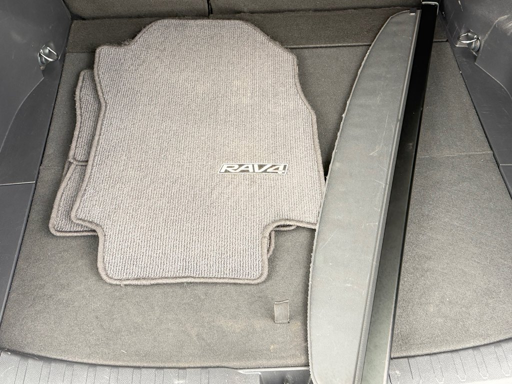 2021 Toyota RAV4 HYBRIDE XLE AWD / ULTRA ÉCONOMIQUE / AUBAINE / in Thetford Mines, Quebec - 63 - w1024h768px