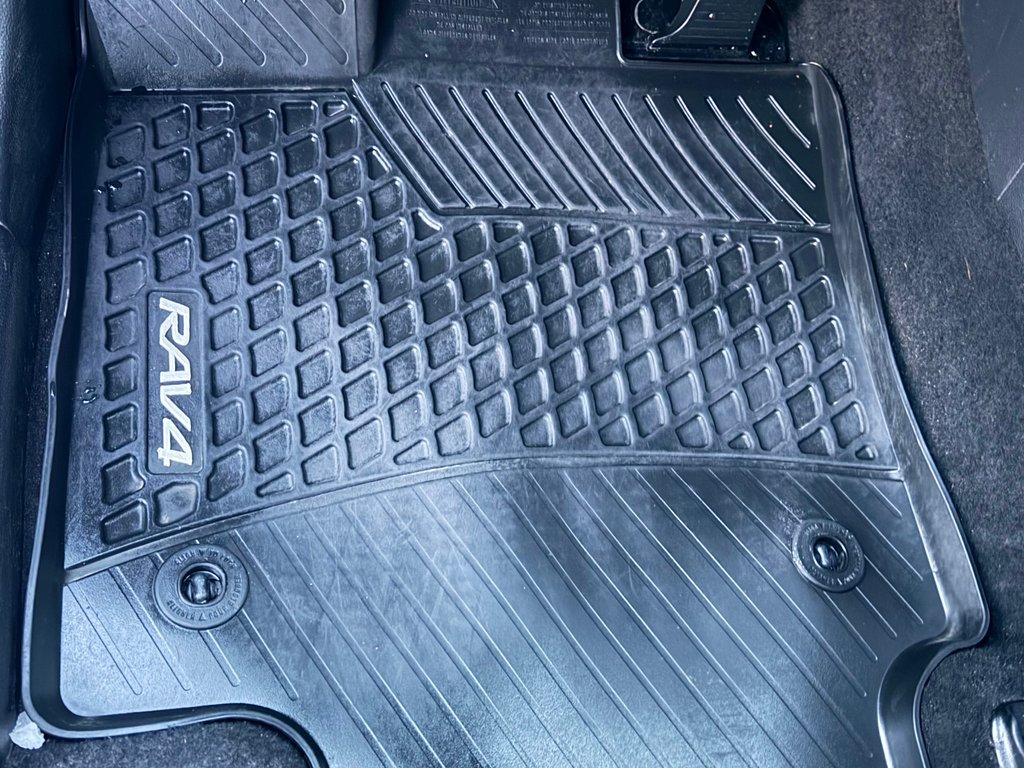 2021 Toyota RAV4 LE AWD / INSPECTÉ / RÉPARÉ / 1 SEUL PROPRIÉTAIRE in Thetford Mines, Quebec - 34 - w1024h768px