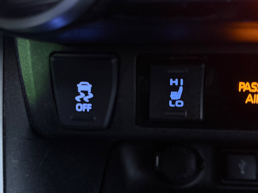 2021 Toyota RAV4 LE AWD / INSPECTÉ / RÉPARÉ / 1 SEUL PROPRIÉTAIRE in Thetford Mines, Quebec - 43 - w1024h768px