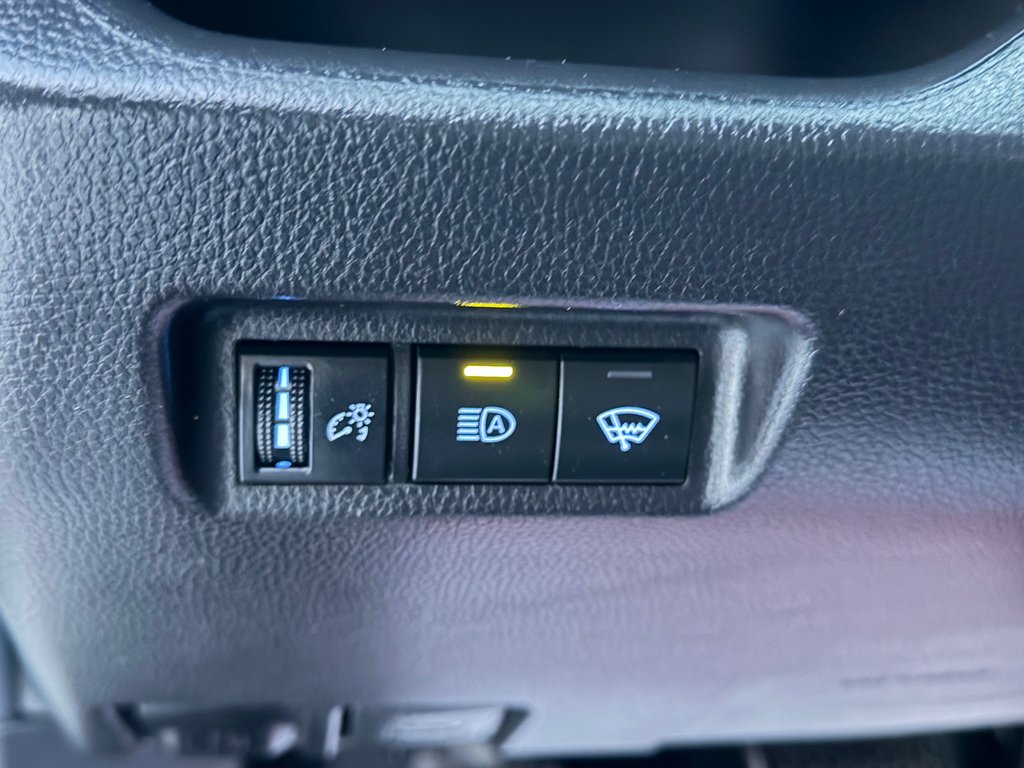 2021 Toyota RAV4 LE AWD / INSPECTÉ / RÉPARÉ / 1 SEUL PROPRIÉTAIRE in Thetford Mines, Quebec - 32 - w1024h768px