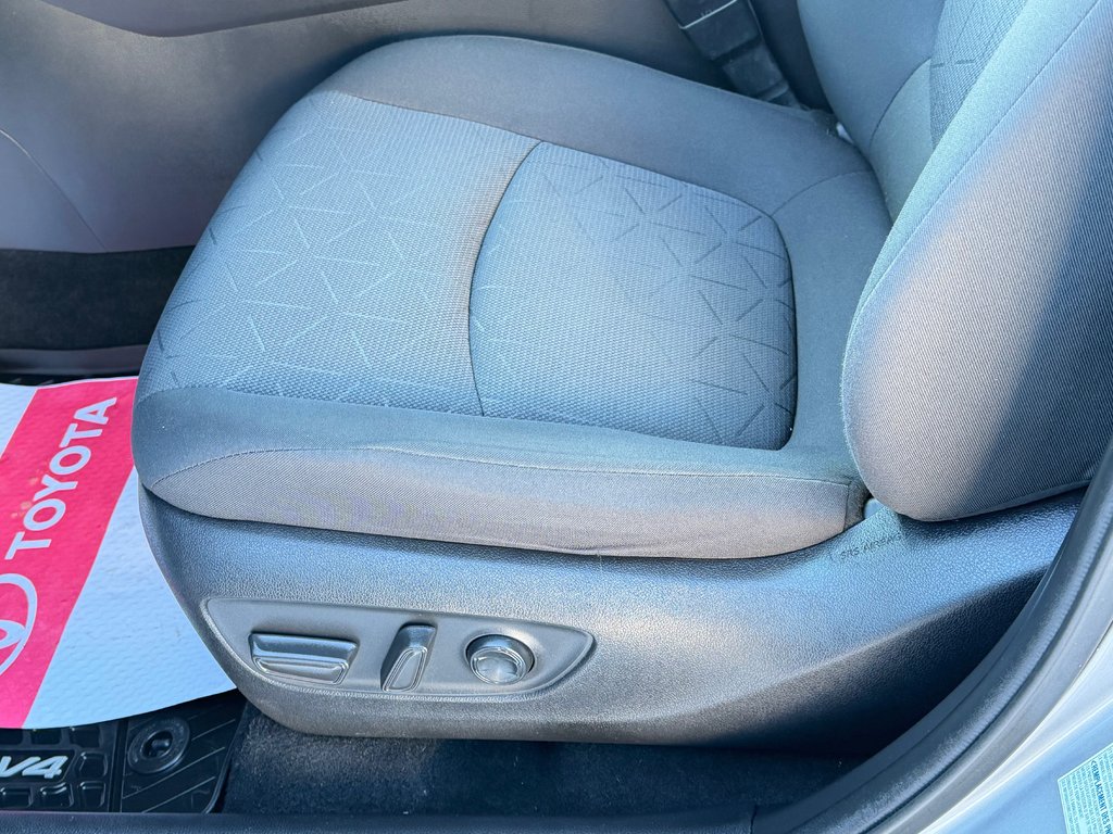 Toyota RAV4 HYBRIDE XLE AWD / LE MOINS CHER AU QUÉBEC !!! / 2021 à Thetford Mines, Québec - 36 - w1024h768px