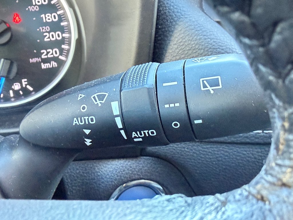 Toyota RAV4 HYBRIDE XLE AWD / LE MOINS CHER AU QUÉBEC !!! / 2021 à Thetford Mines, Québec - 42 - w1024h768px