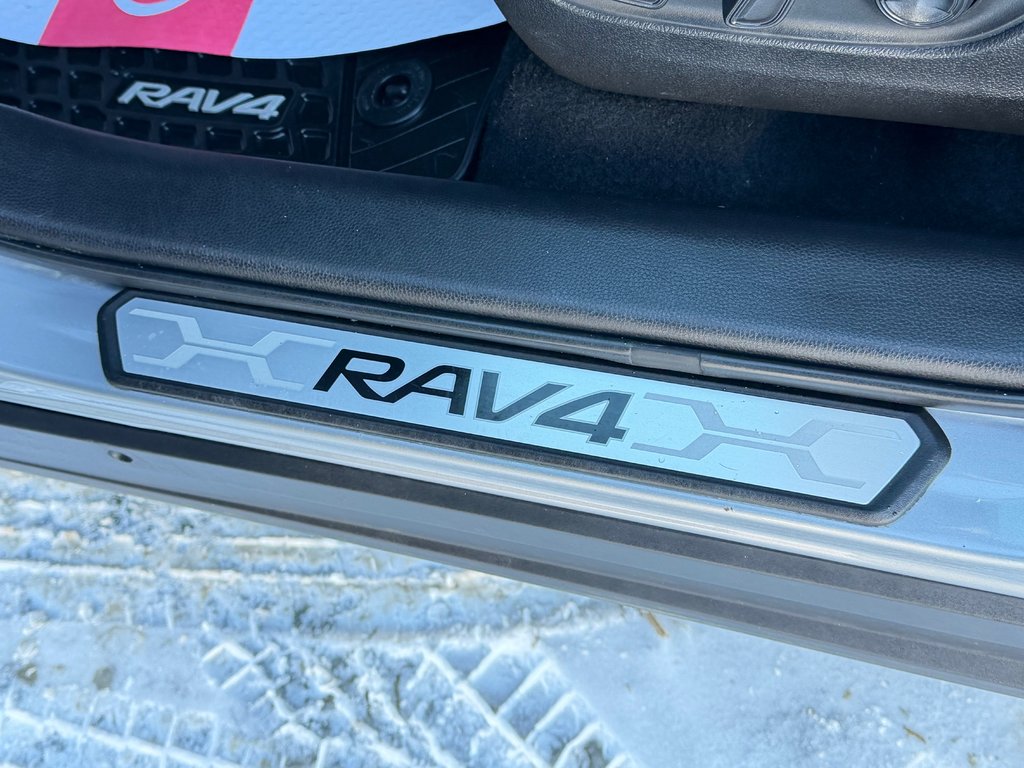 Toyota RAV4 HYBRIDE XLE AWD / LE MOINS CHER AU QUÉBEC !!! / 2021 à Thetford Mines, Québec - 34 - w1024h768px