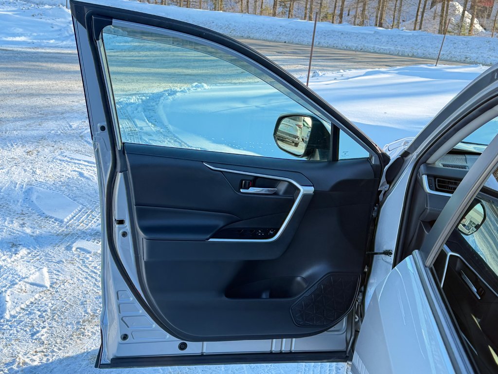 Toyota RAV4 HYBRIDE XLE AWD / LE MOINS CHER AU QUÉBEC !!! / 2021 à Thetford Mines, Québec - 30 - w1024h768px