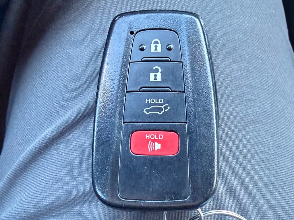 Toyota RAV4 HYBRIDE XLE AWD / LE MOINS CHER AU QUÉBEC !!! / 2021 à Thetford Mines, Québec - 56 - w1024h768px