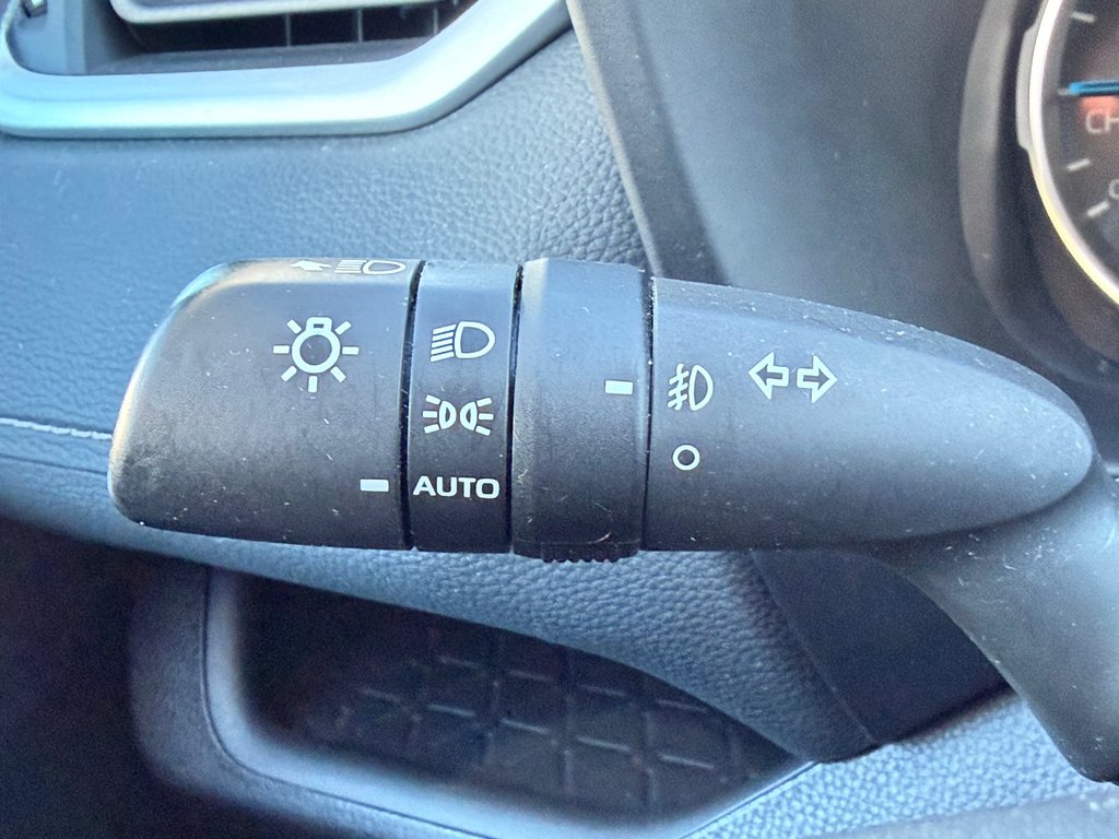 Toyota RAV4 HYBRIDE XLE AWD / LE MOINS CHER AU QUÉBEC !!! / 2021 à Thetford Mines, Québec - 40 - w1024h768px