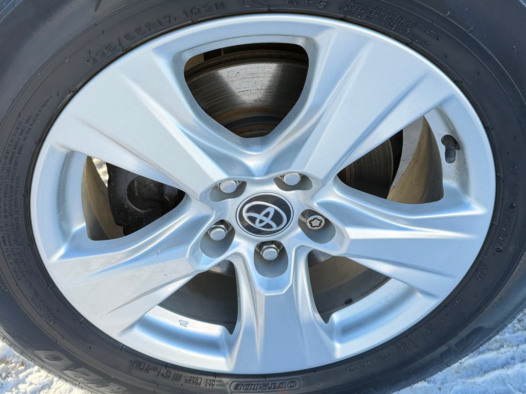 Toyota RAV4 HYBRIDE XLE AWD / LE MOINS CHER AU QUÉBEC !!! / 2021 à Thetford Mines, Québec - 15 - w1024h768px