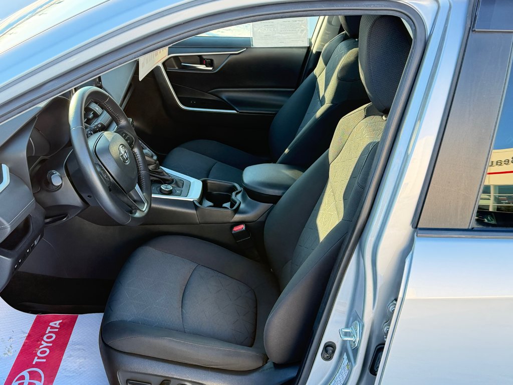 Toyota RAV4 HYBRIDE XLE AWD / LE MOINS CHER AU QUÉBEC !!! / 2021 à Thetford Mines, Québec - 32 - w1024h768px