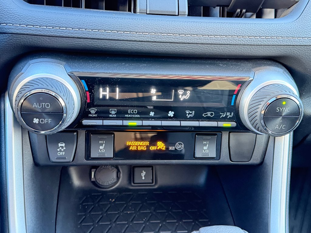 Toyota RAV4 HYBRIDE XLE AWD / LE MOINS CHER AU QUÉBEC !!! / 2021 à Thetford Mines, Québec - 46 - w1024h768px