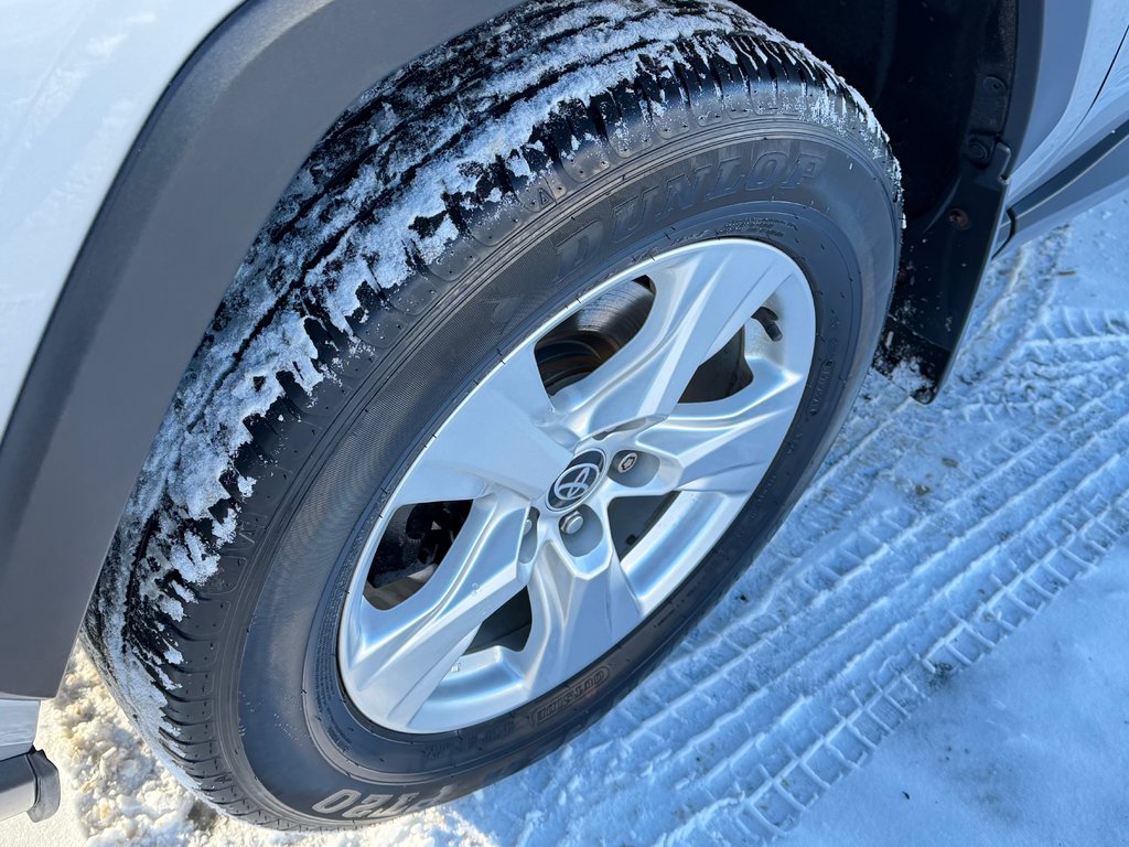 Toyota RAV4 HYBRIDE XLE AWD / LE MOINS CHER AU QUÉBEC !!! / 2021 à Thetford Mines, Québec - 14 - w1024h768px