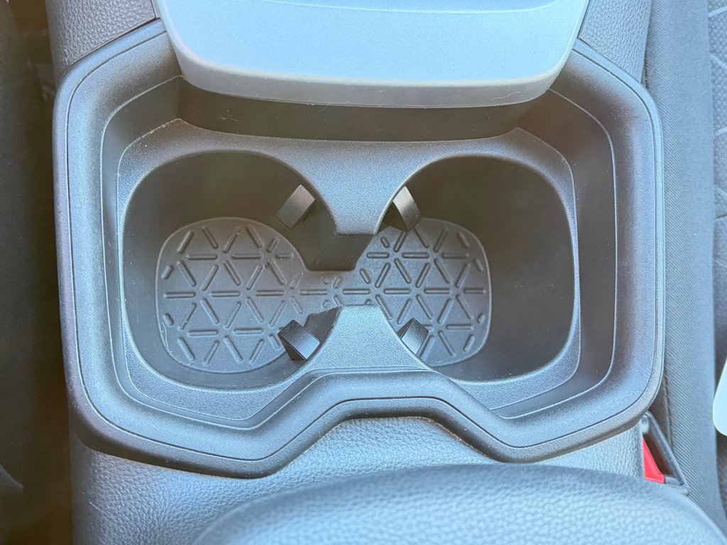 Toyota RAV4 HYBRIDE XLE AWD / LE MOINS CHER AU QUÉBEC !!! / 2021 à Thetford Mines, Québec - 51 - w1024h768px