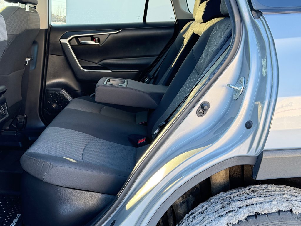 Toyota RAV4 HYBRIDE XLE AWD / LE MOINS CHER AU QUÉBEC !!! / 2021 à Thetford Mines, Québec - 59 - w1024h768px