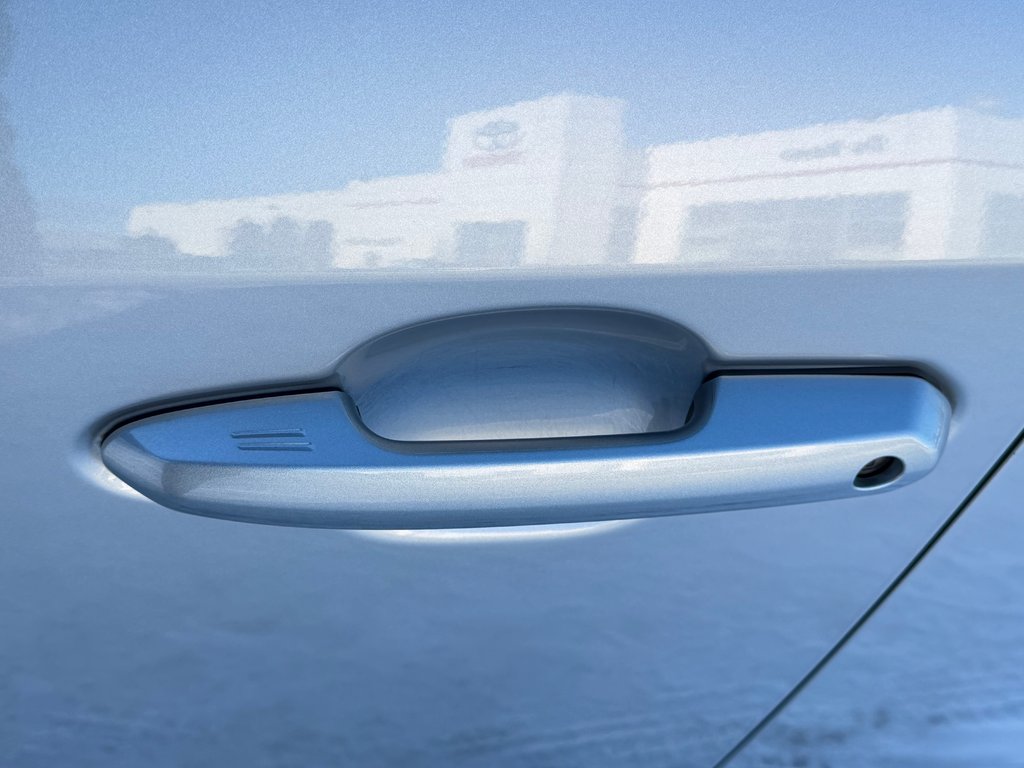 Toyota RAV4 HYBRIDE XLE AWD / LE MOINS CHER AU QUÉBEC !!! / 2021 à Thetford Mines, Québec - 22 - w1024h768px