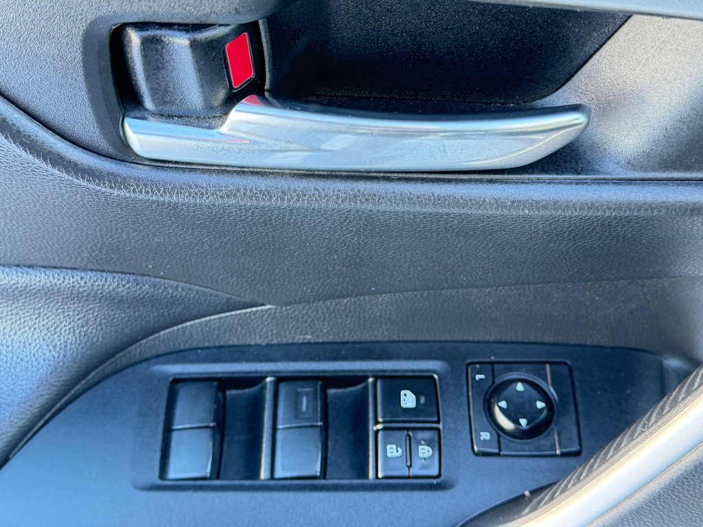 Toyota RAV4 HYBRIDE XLE AWD / LE MOINS CHER AU QUÉBEC !!! / 2021 à Thetford Mines, Québec - 31 - w1024h768px