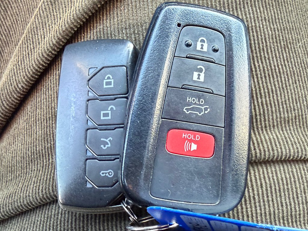 Toyota RAV4 XLE AWD / BAS KILOS / ENTRETENU AVEC SOINS / 2021 à Thetford Mines, Québec - 55 - w1024h768px