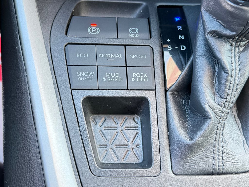 Toyota RAV4 XLE AWD / BAS KILOS / ENTRETENU AVEC SOINS / 2021 à Thetford Mines, Québec - 49 - w1024h768px