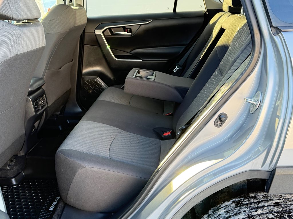 Toyota RAV4 XLE AWD / BAS KILOS / ENTRETENU AVEC SOINS / 2021 à Thetford Mines, Québec - 56 - w1024h768px
