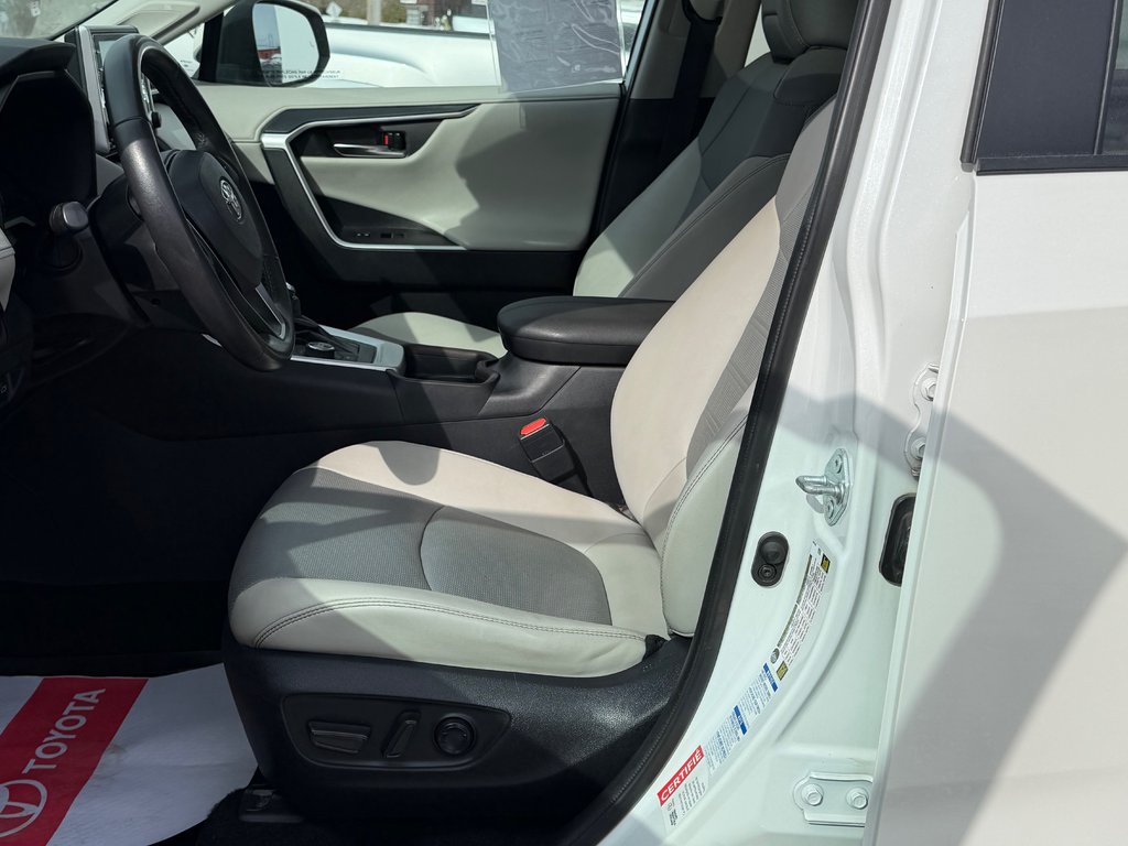 2021 Toyota RAV4 HYBRIDE LIMITED / LA TOTALE !! / AUBAINE !!! / in Thetford Mines, Quebec - 36 - w1024h768px