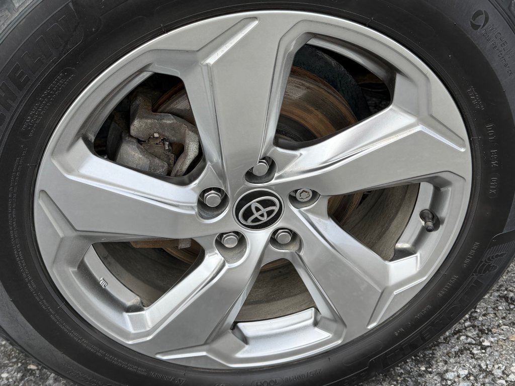 2021 Toyota RAV4 HYBRIDE LIMITED / LA TOTALE !! / AUBAINE !!! / in Thetford Mines, Quebec - 17 - w1024h768px