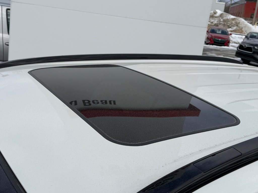 2021 Toyota RAV4 HYBRIDE LIMITED / LA TOTALE !! / AUBAINE !!! / in Thetford Mines, Quebec - 20 - w1024h768px