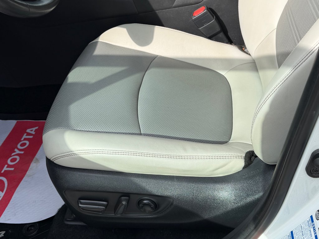 2021 Toyota RAV4 HYBRIDE LIMITED / LA TOTALE !! / AUBAINE !!! / in Thetford Mines, Quebec - 40 - w1024h768px