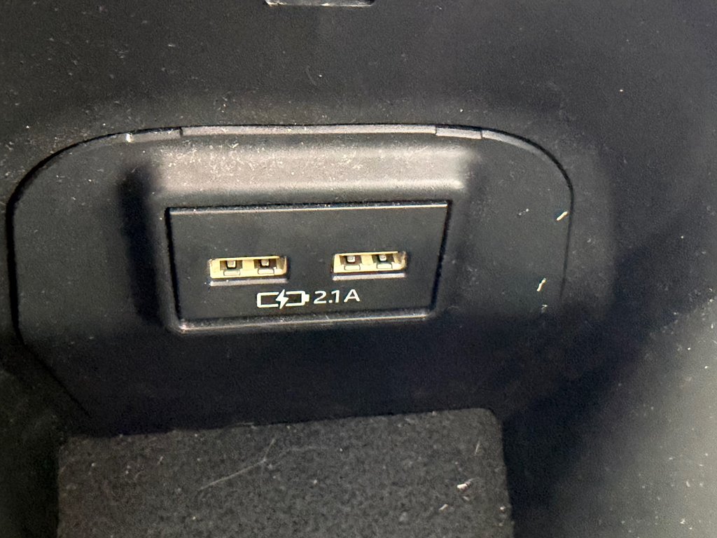 2021 Toyota RAV4 HYBRIDE LIMITED / LA TOTALE !! / AUBAINE !!! / in Thetford Mines, Quebec - 63 - w1024h768px