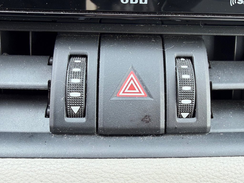 2021 Toyota RAV4 HYBRIDE LIMITED / LA TOTALE !! / AUBAINE !!! / in Thetford Mines, Quebec - 54 - w1024h768px