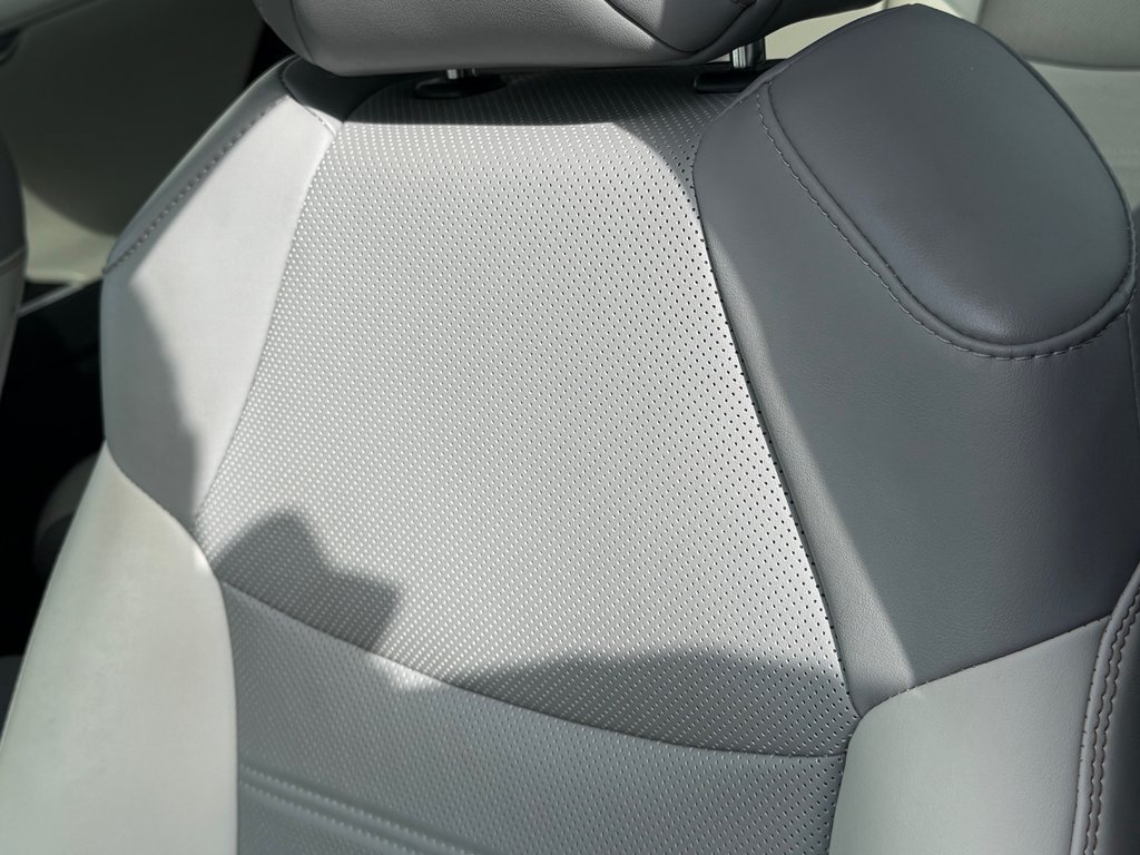 2021 Toyota RAV4 HYBRIDE LIMITED / LA TOTALE !! / AUBAINE !!! / in Thetford Mines, Quebec - 42 - w1024h768px