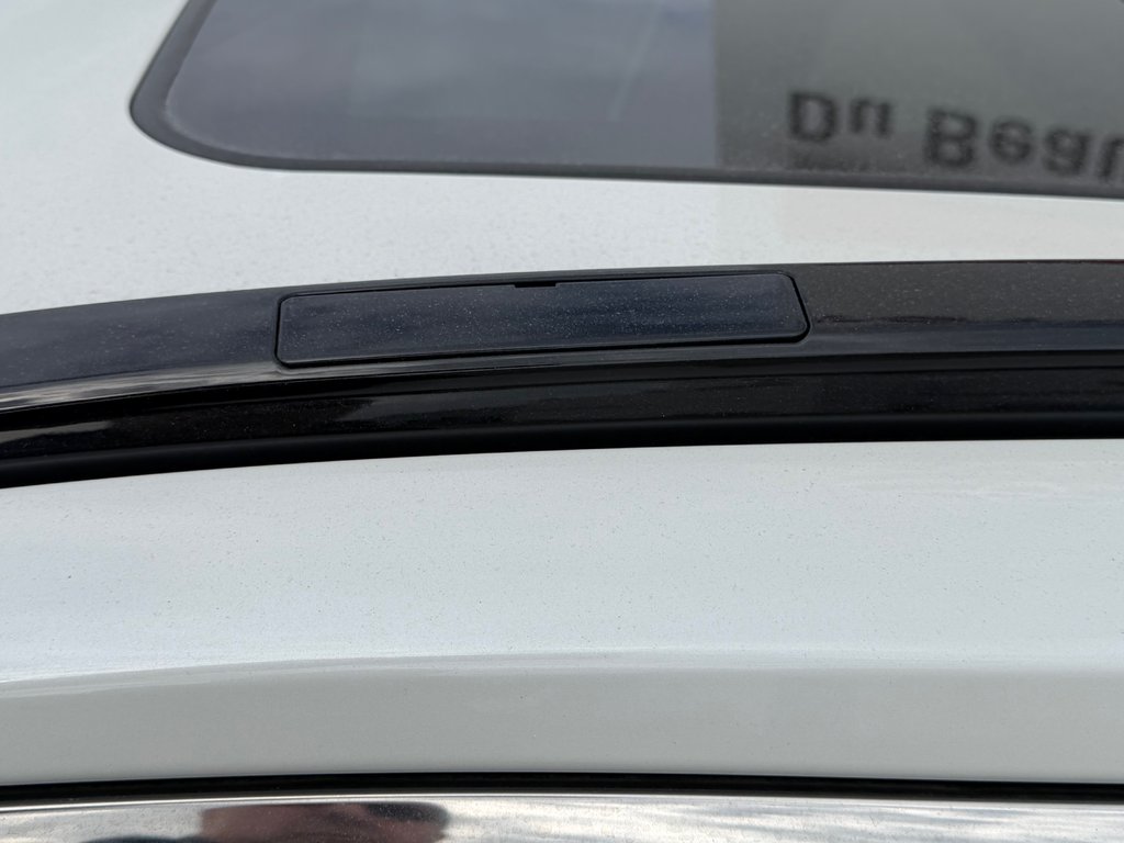 2021 Toyota RAV4 HYBRIDE LIMITED / LA TOTALE !! / AUBAINE !!! / in Thetford Mines, Quebec - 22 - w1024h768px