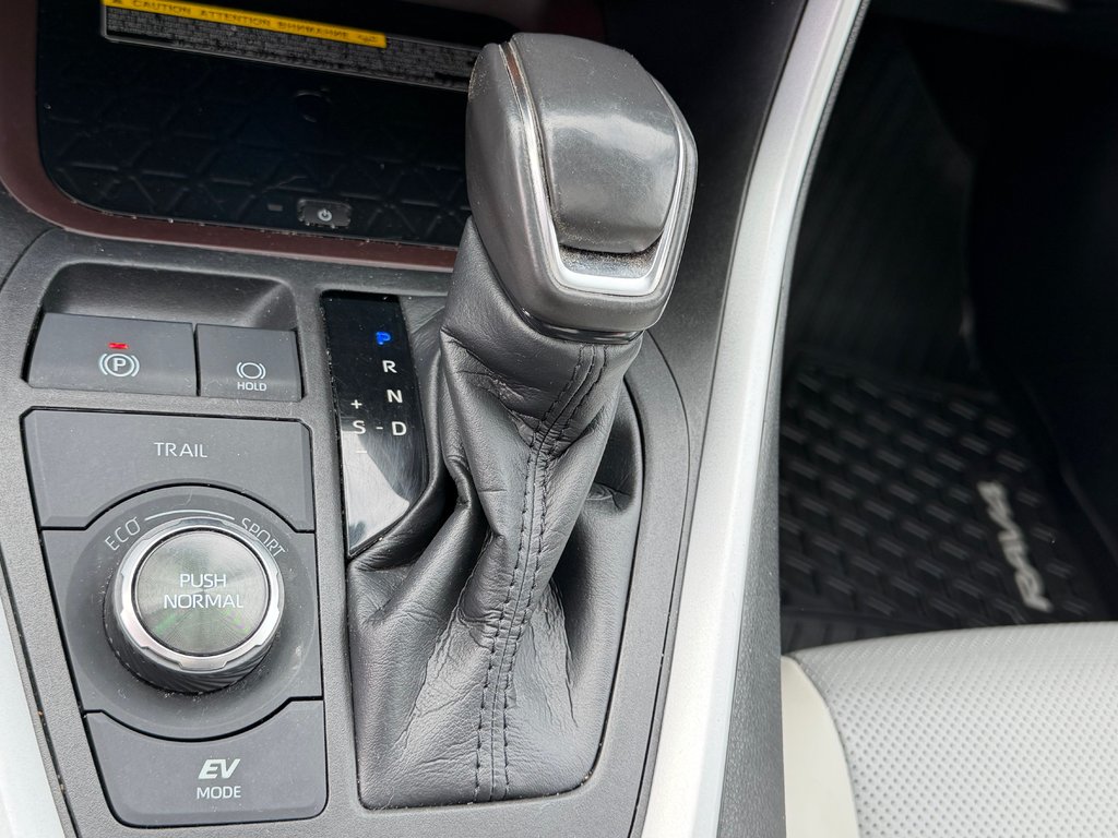 2021 Toyota RAV4 HYBRIDE LIMITED / LA TOTALE !! / AUBAINE !!! / in Thetford Mines, Quebec - 58 - w1024h768px