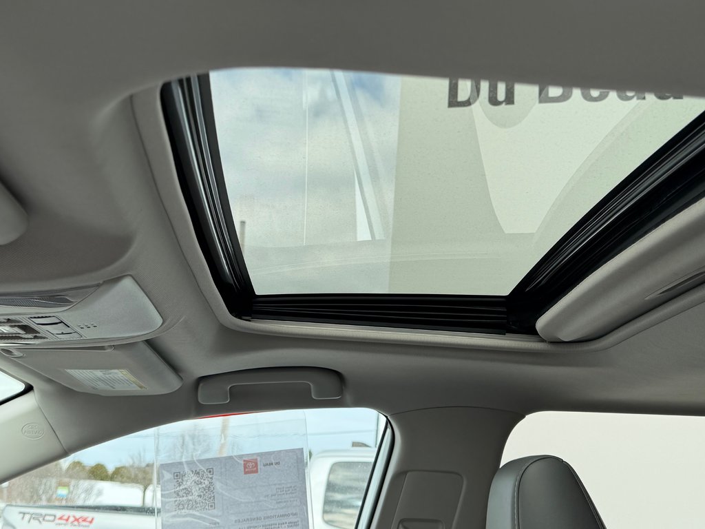 2021 Toyota RAV4 HYBRIDE LIMITED / LA TOTALE !! / AUBAINE !!! / in Thetford Mines, Quebec - 68 - w1024h768px