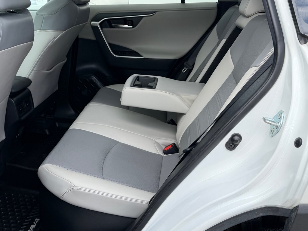 2021 Toyota RAV4 HYBRIDE LIMITED / LA TOTALE !! / AUBAINE !!! / in Thetford Mines, Quebec - 70 - w1024h768px