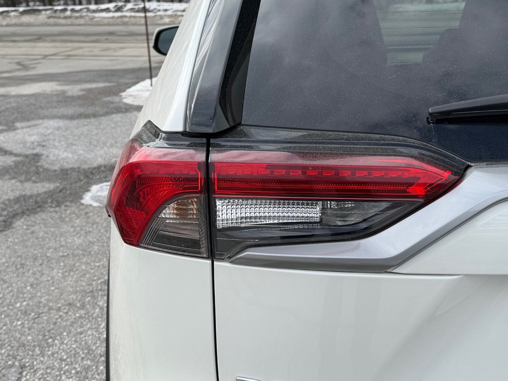 2021 Toyota RAV4 HYBRIDE LIMITED / LA TOTALE !! / AUBAINE !!! / in Thetford Mines, Quebec - 28 - w1024h768px