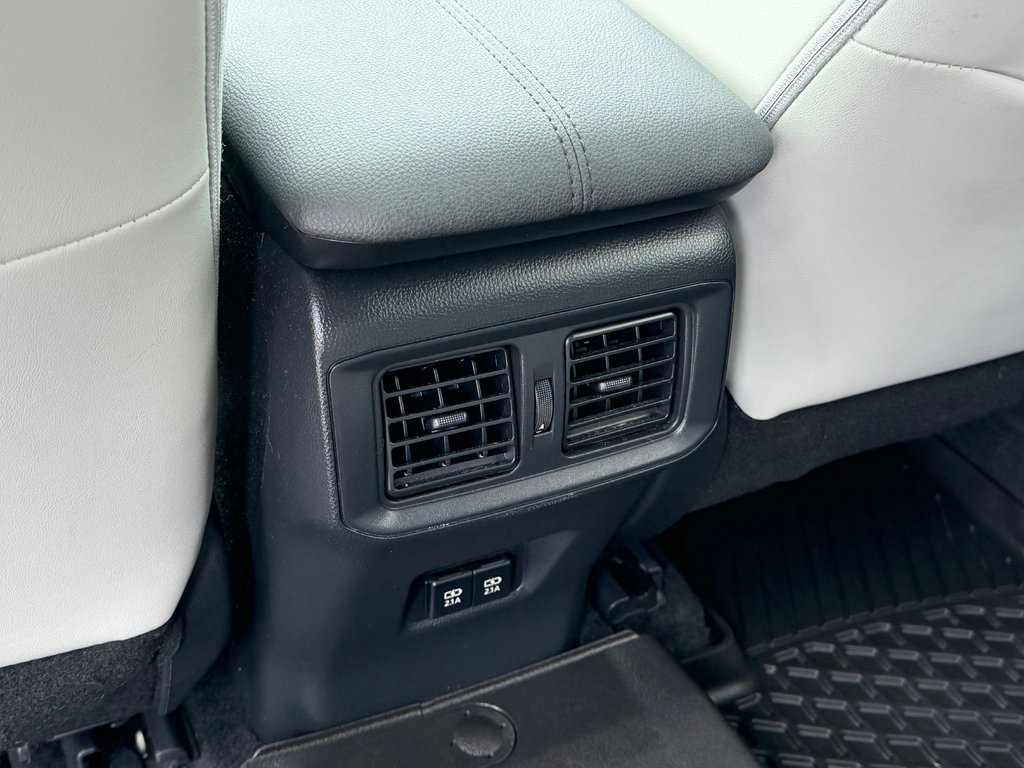2021 Toyota RAV4 HYBRIDE LIMITED / LA TOTALE !! / AUBAINE !!! / in Thetford Mines, Quebec - 71 - w1024h768px