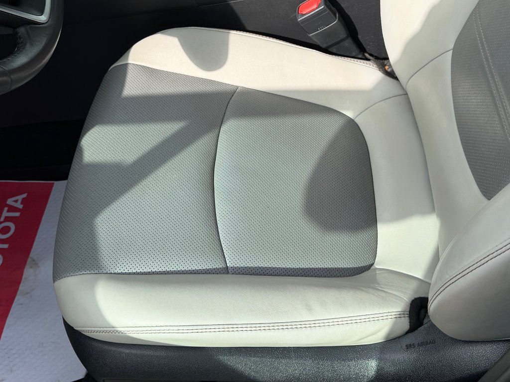 2021 Toyota RAV4 HYBRIDE LIMITED / LA TOTALE !! / AUBAINE !!! / in Thetford Mines, Quebec - 41 - w1024h768px