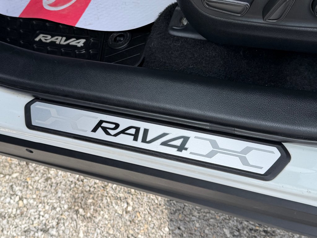 2021 Toyota RAV4 HYBRIDE LIMITED / LA TOTALE !! / AUBAINE !!! / in Thetford Mines, Quebec - 37 - w1024h768px